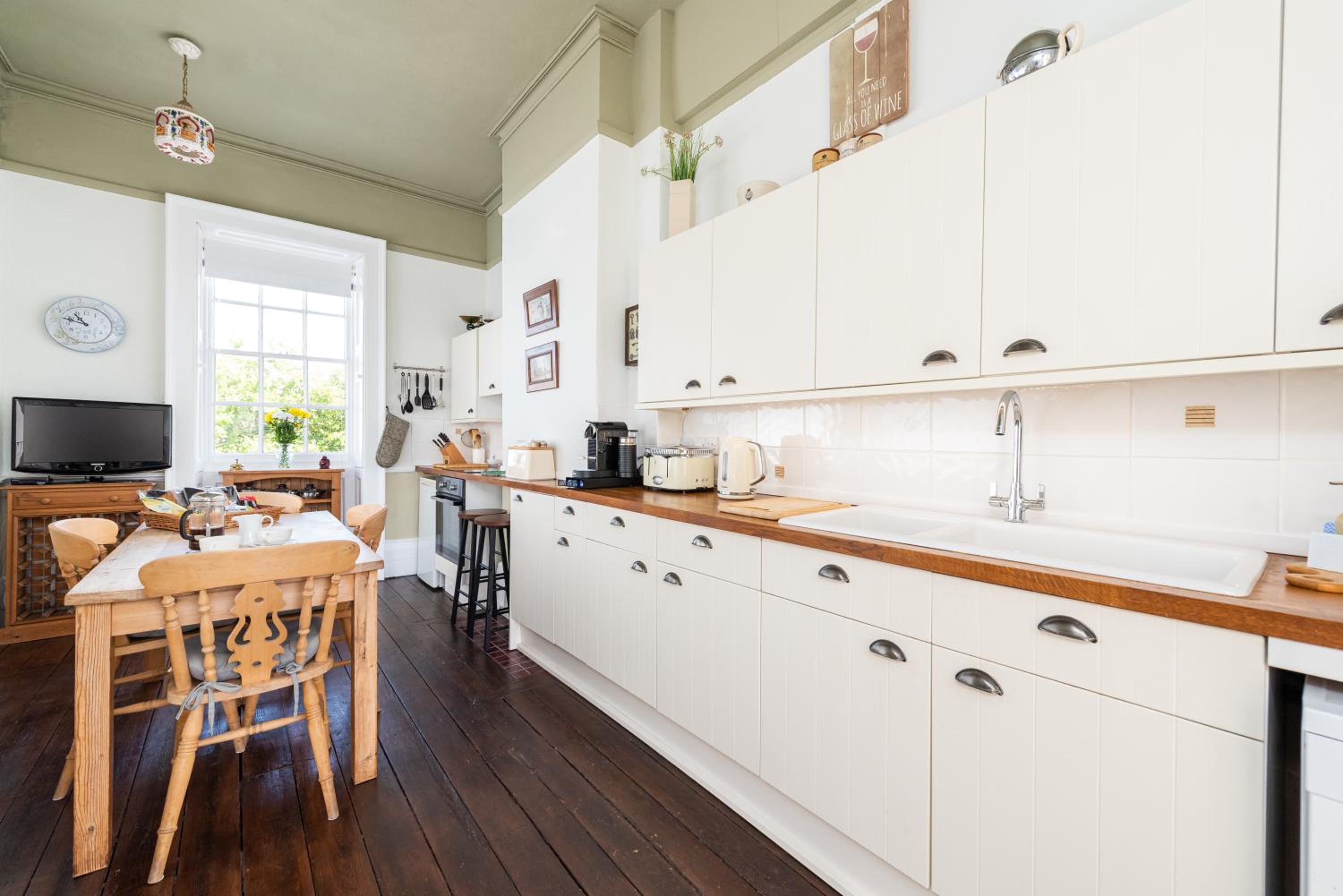 Stunning & spacious Georgian town house in St Neots town centre with parking view 4