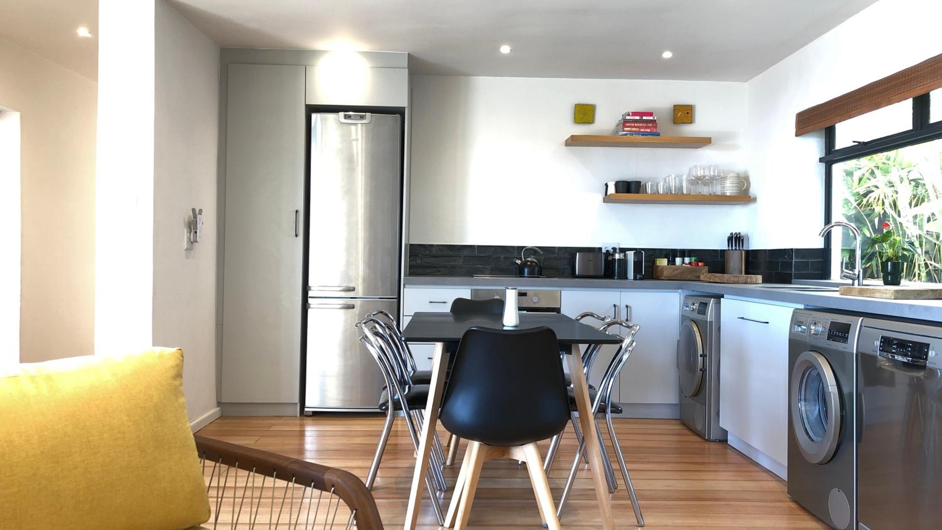 Mountain and Harbour Views - Grand Vue Cottage view 5