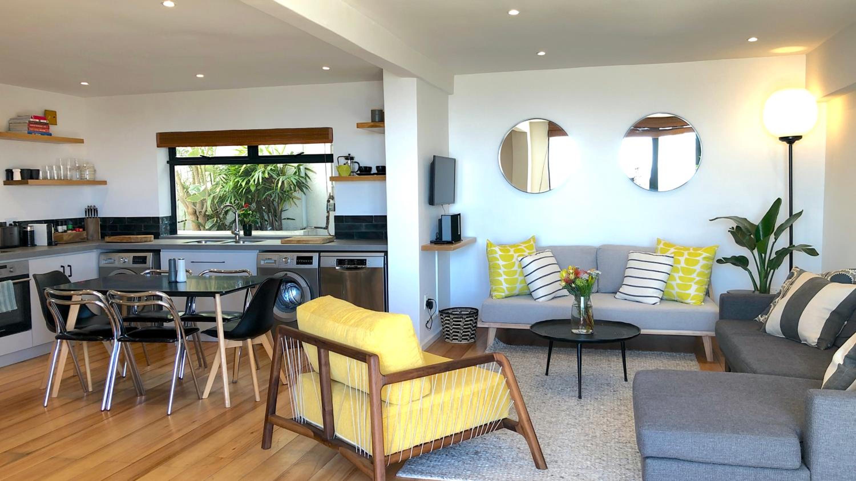 Mountain and Harbour Views - Grand Vue Cottage view 2