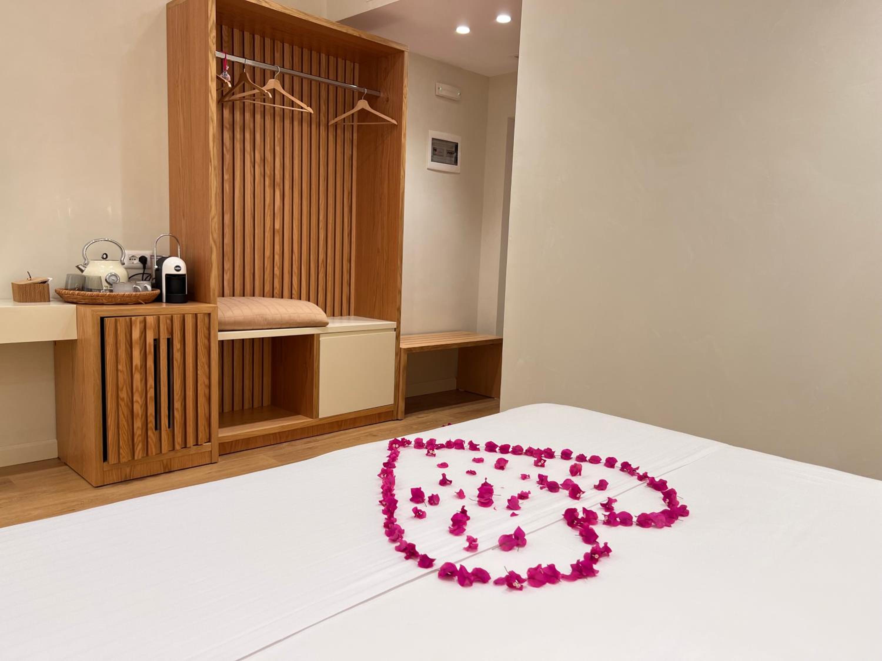 Elpis Guest House
