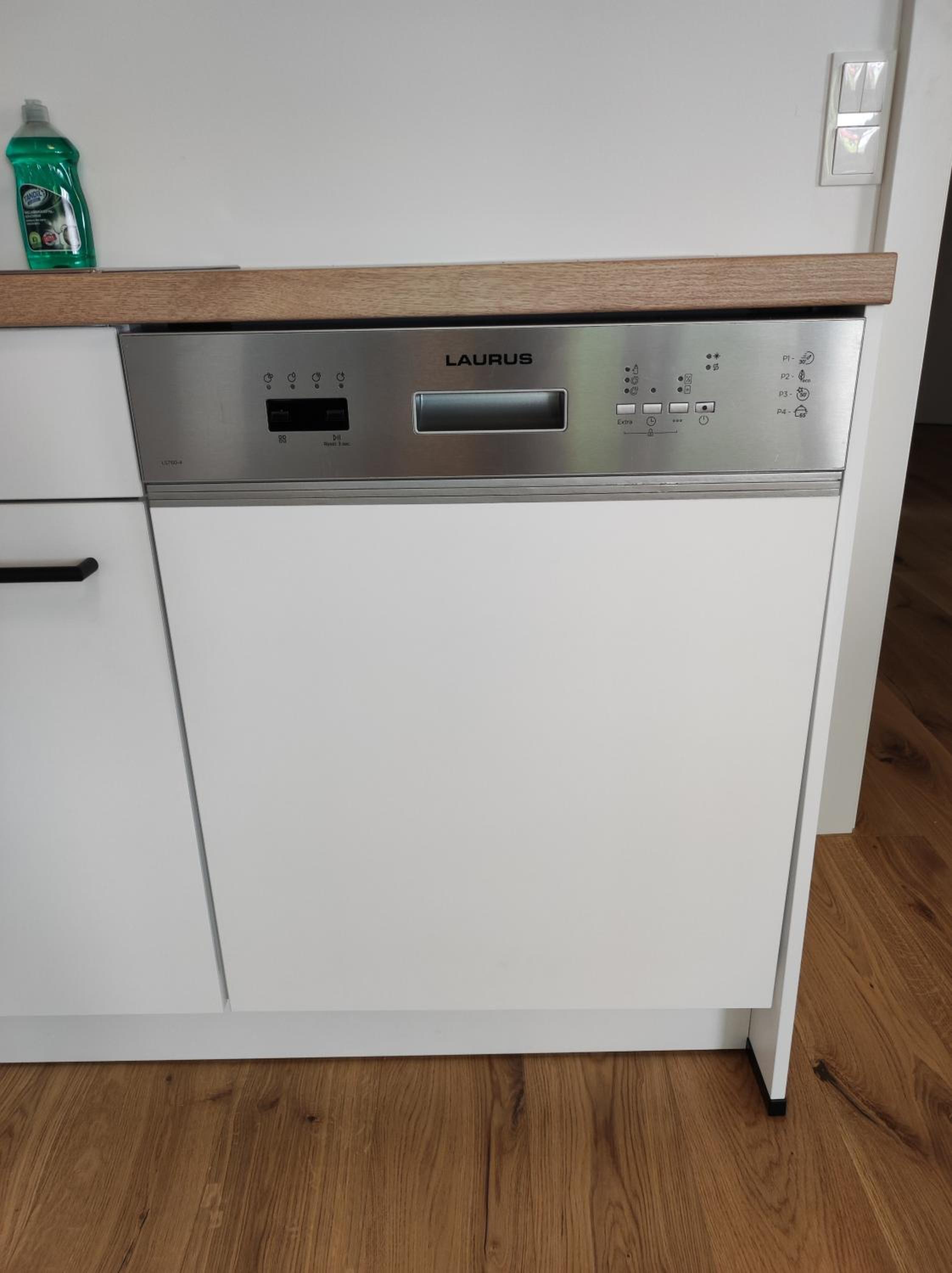Roksox-home Apartment gegenüber der Uno-City und Kaiserwasser