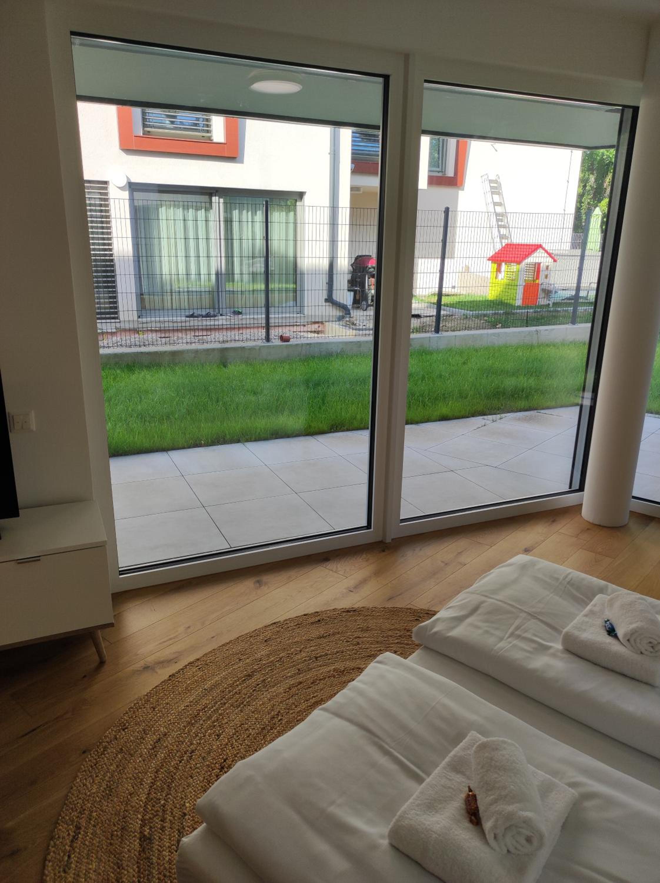 Roksox-home Apartment gegenüber der Uno-City und Kaiserwasser