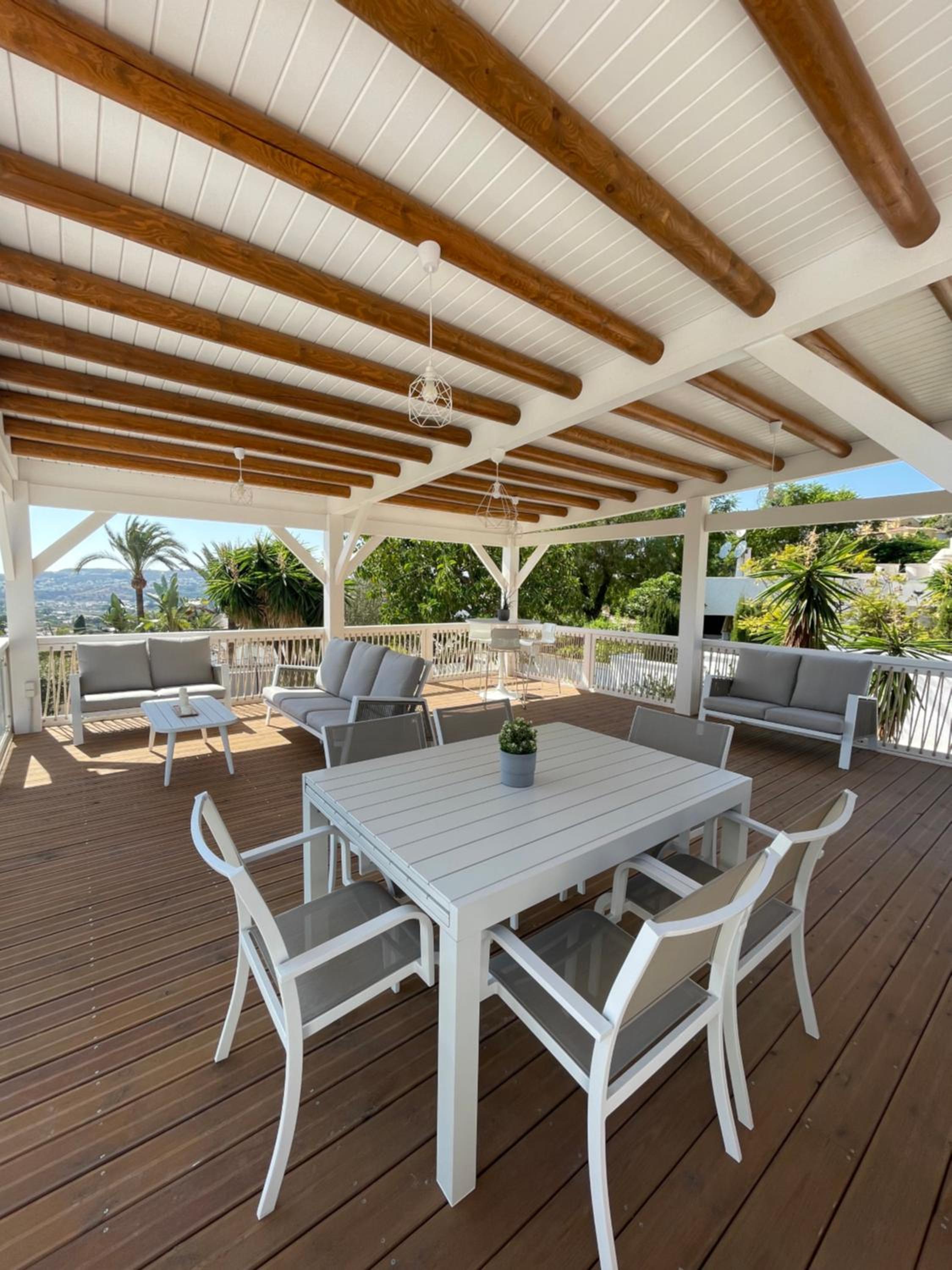 Private & charming self-contained apartment on beautiful Villa