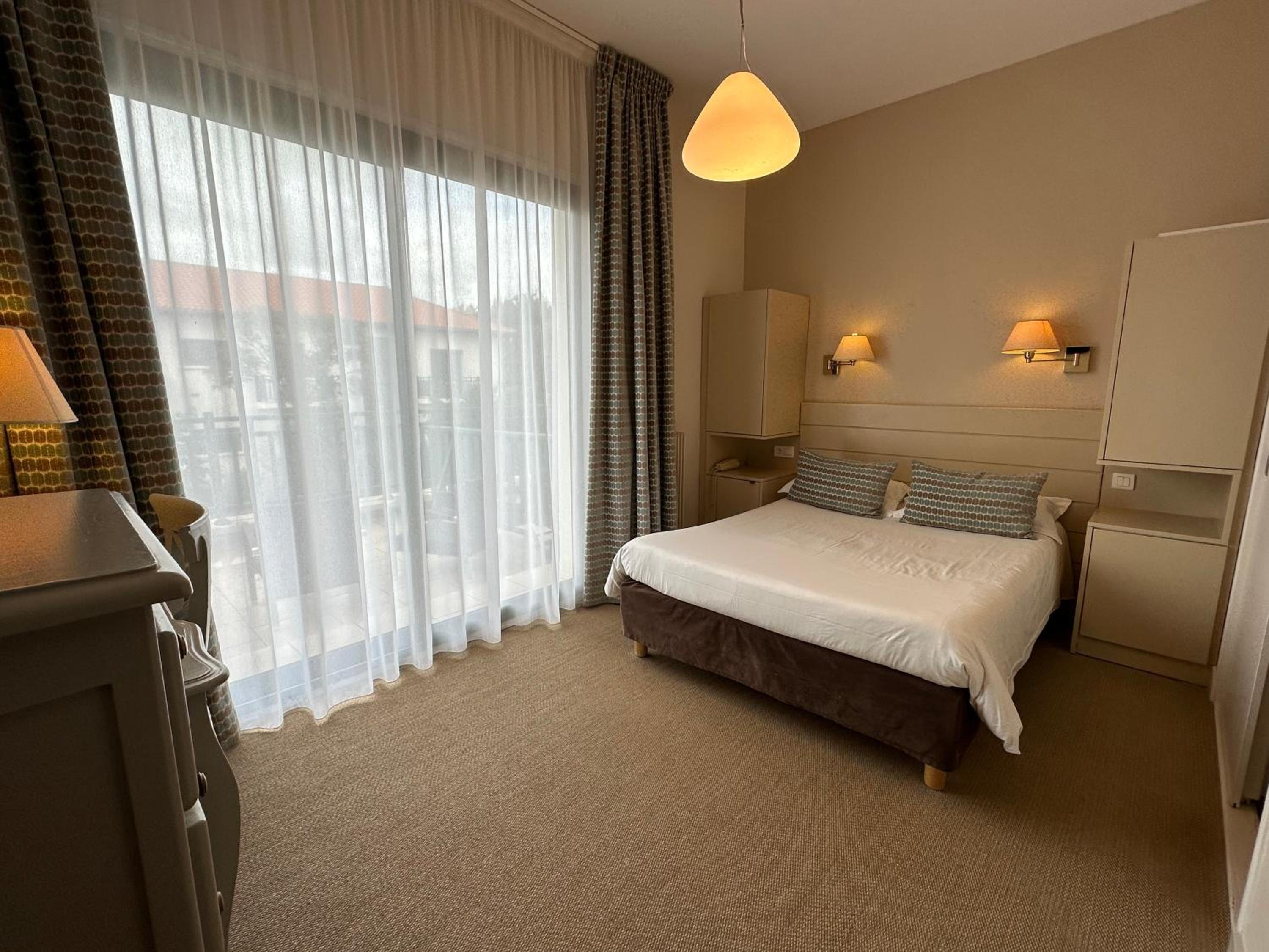 Hotel des Pins - Property Image 20