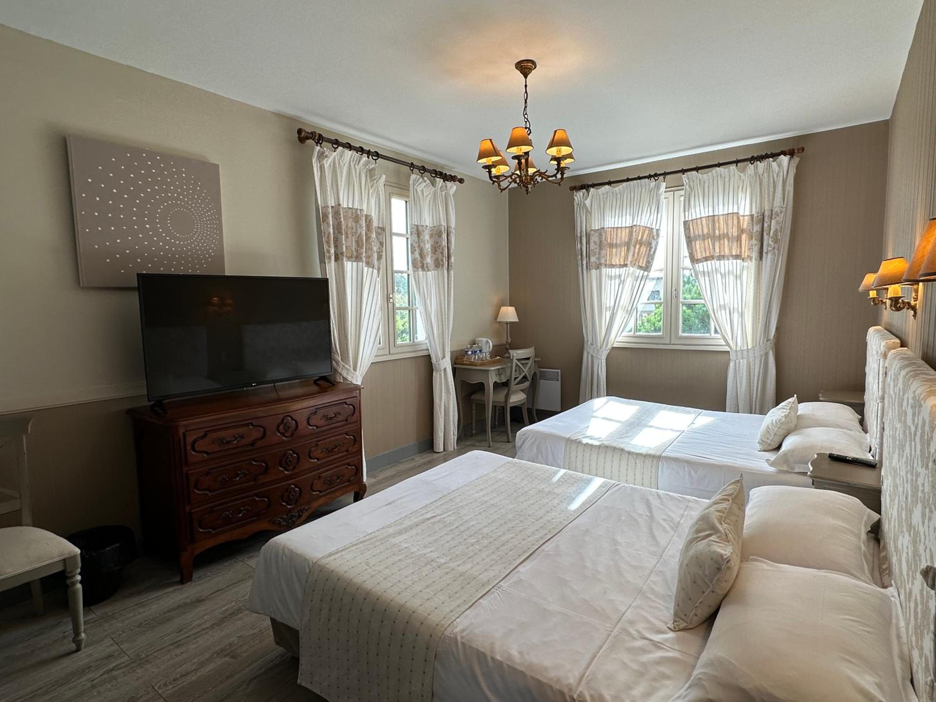 Hotel des Pins - Property Image 24
