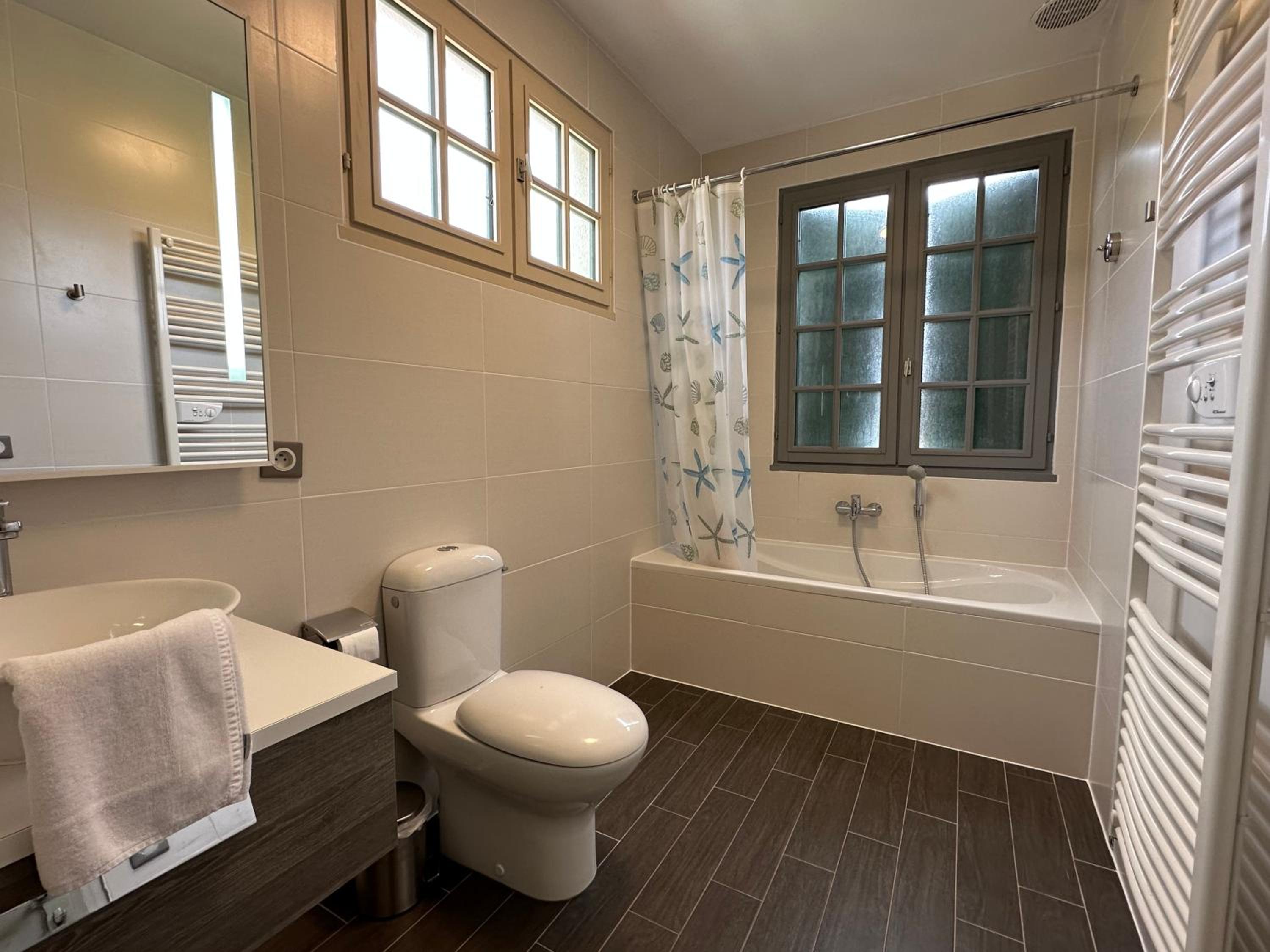 Hotel des Pins - Property Image 26