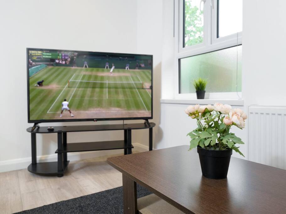 Lovely 3 Bed Flat in a Great Location in London