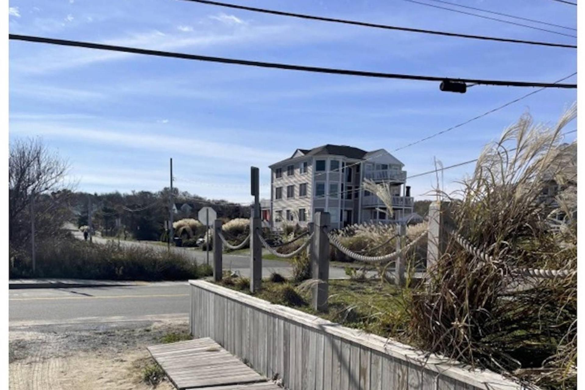 White Horse Beach House: Plymouth
