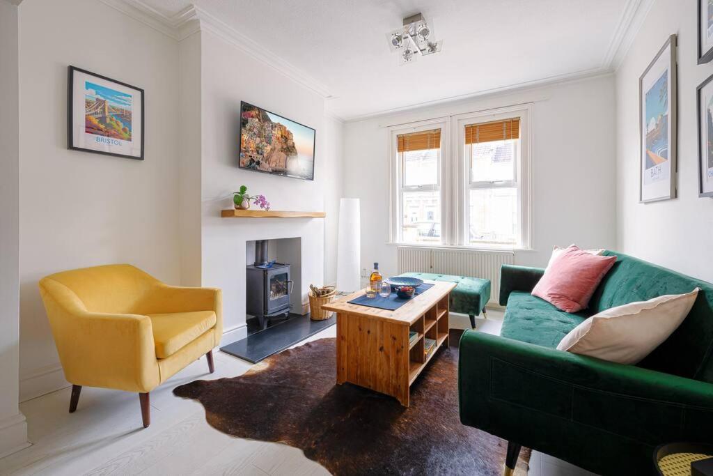 Pure B - Welcoming Bath City 3 Bed House Free Parking & Wifi view 5