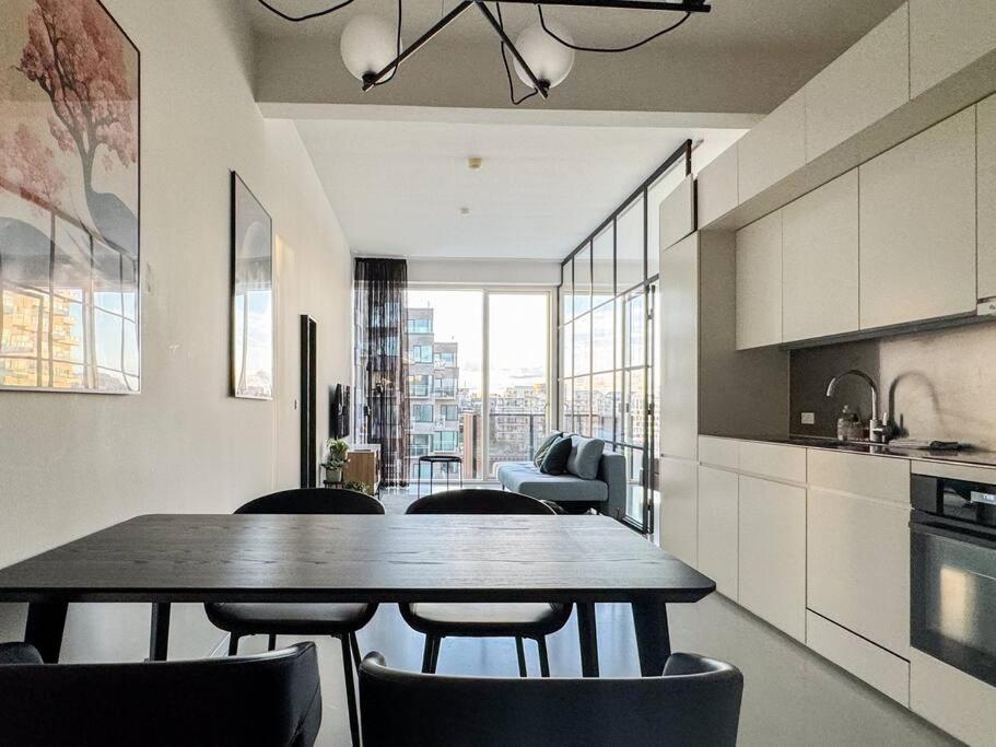Chic Atelier with Breathtaking Waterfront