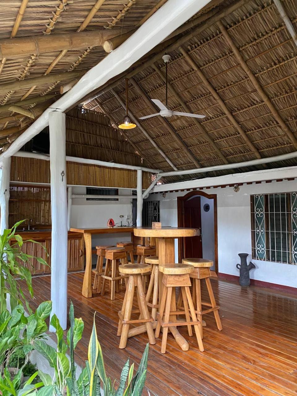 Mauras Tropical Mini Hostel & Tours