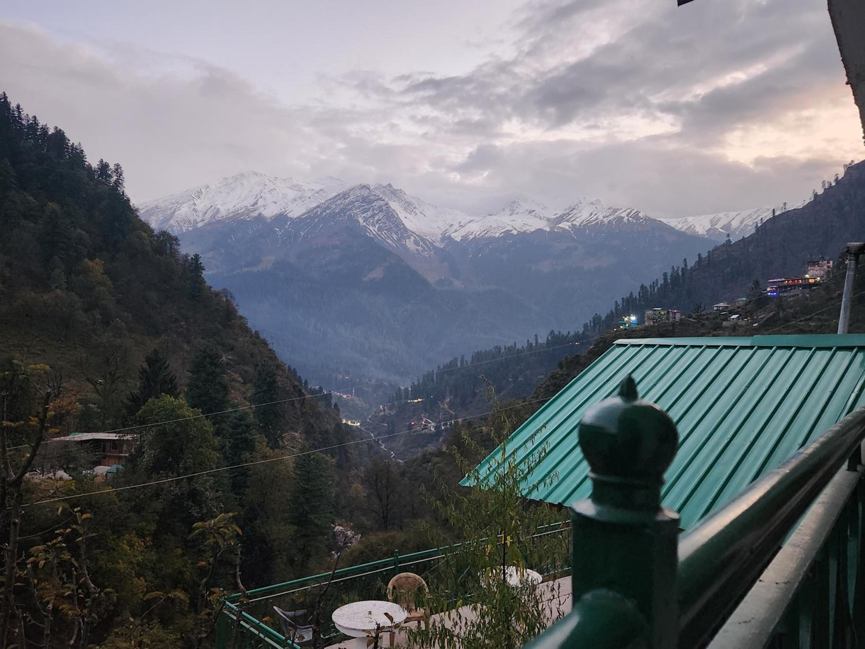 L'Ashrum Cafe & Inn view 3