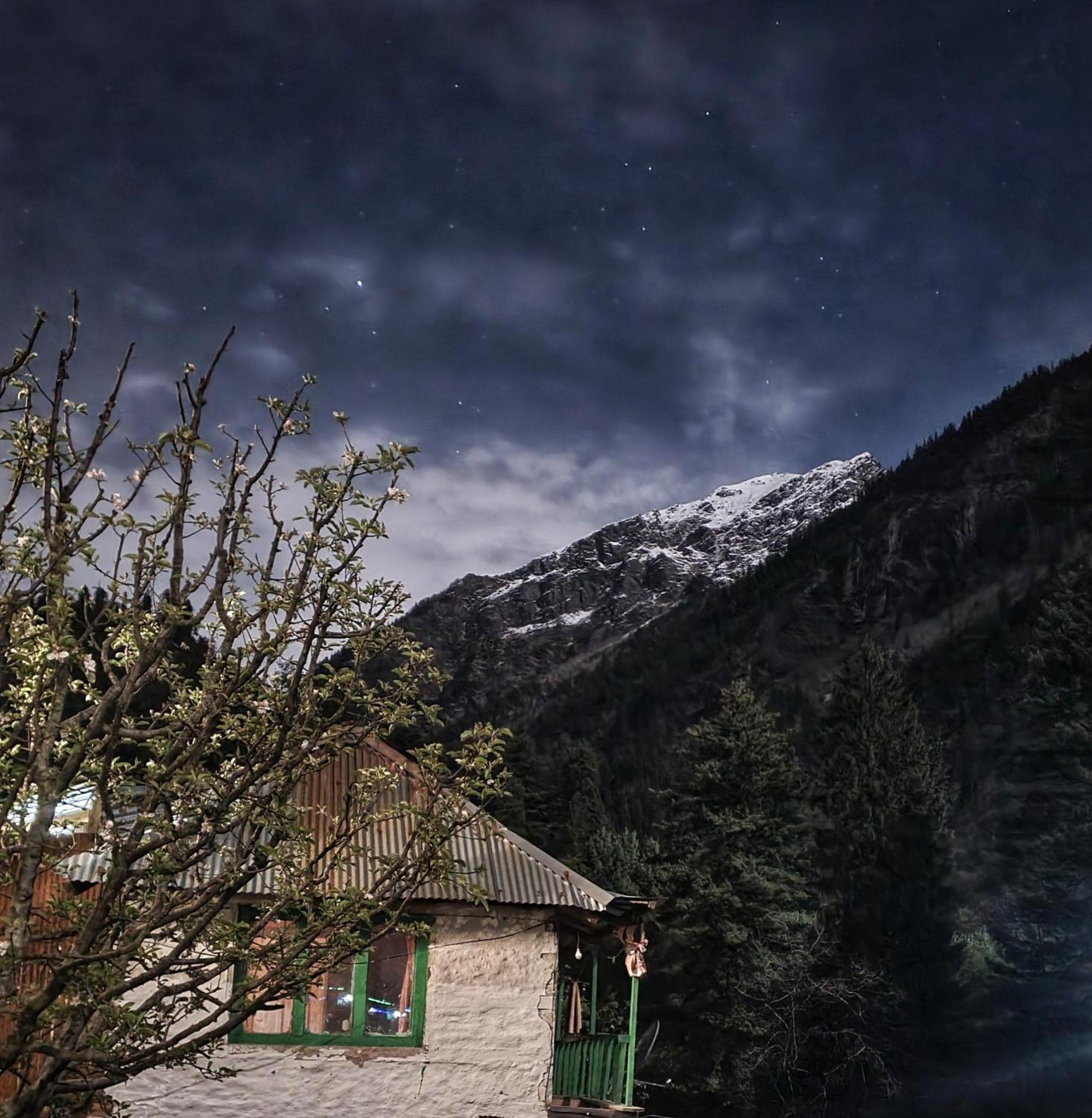 L'Ashrum Cafe & Inn view 4