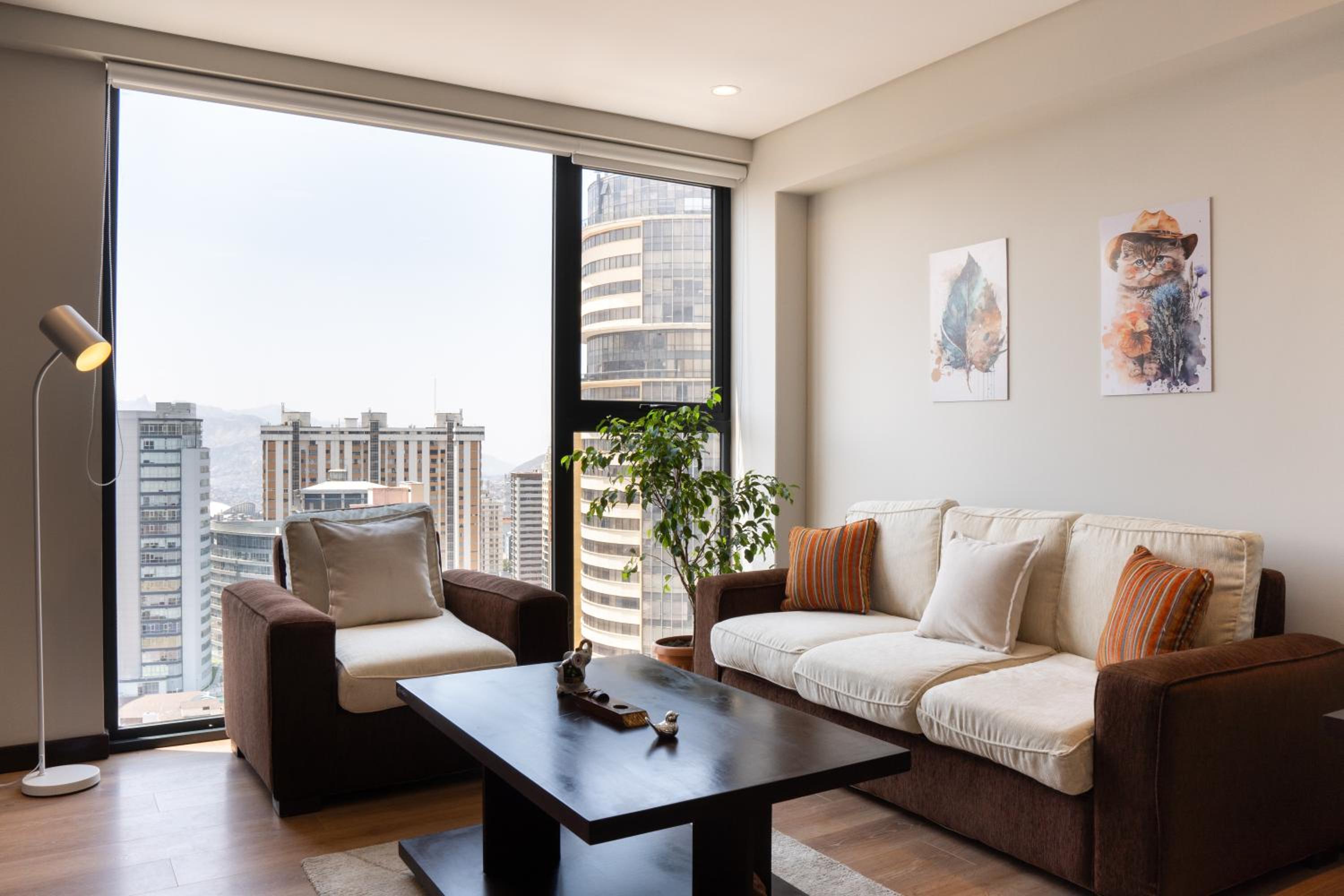 Sky Suites - City Center First Class Apartment