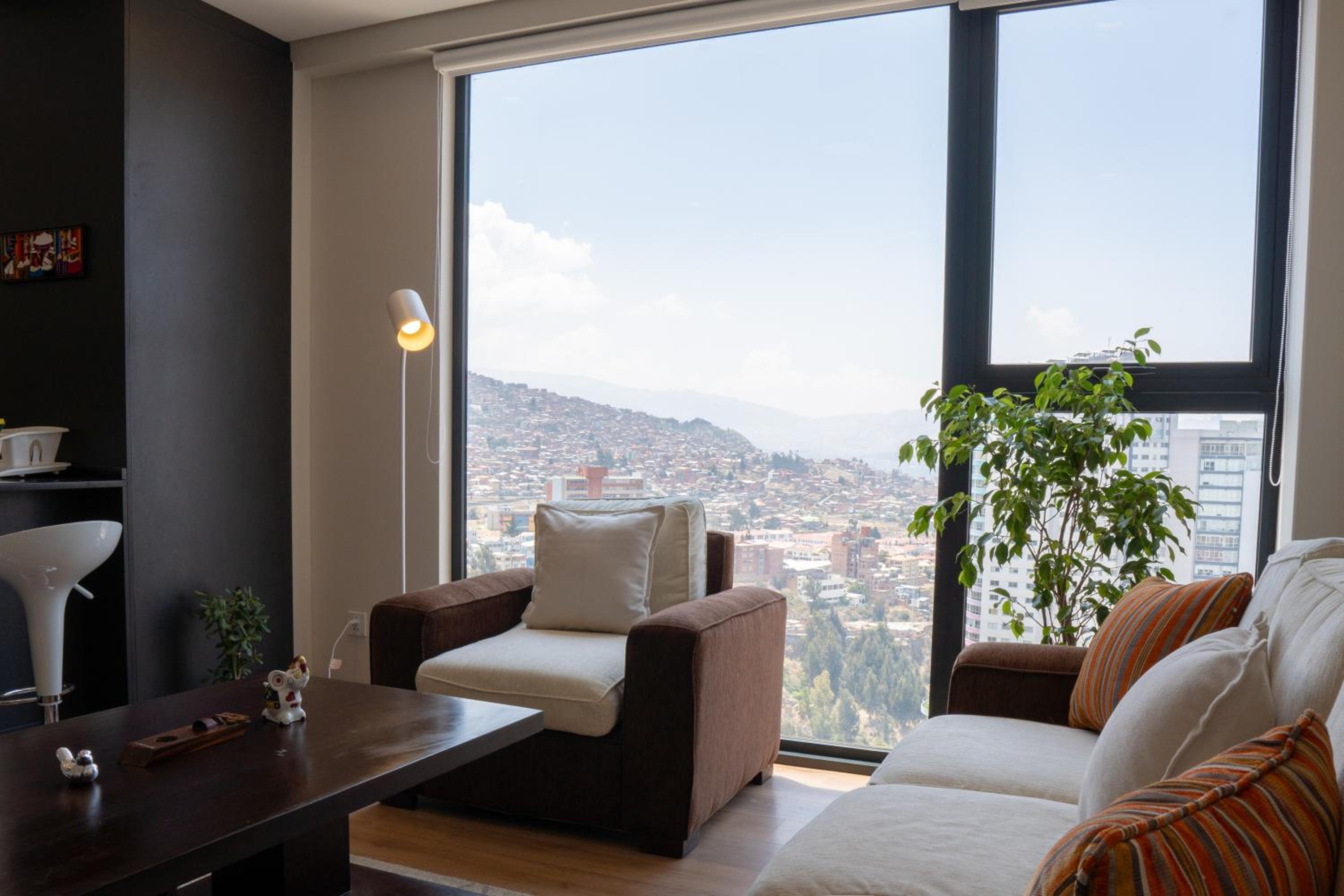 Sky Suites - City Center First Class Apartment