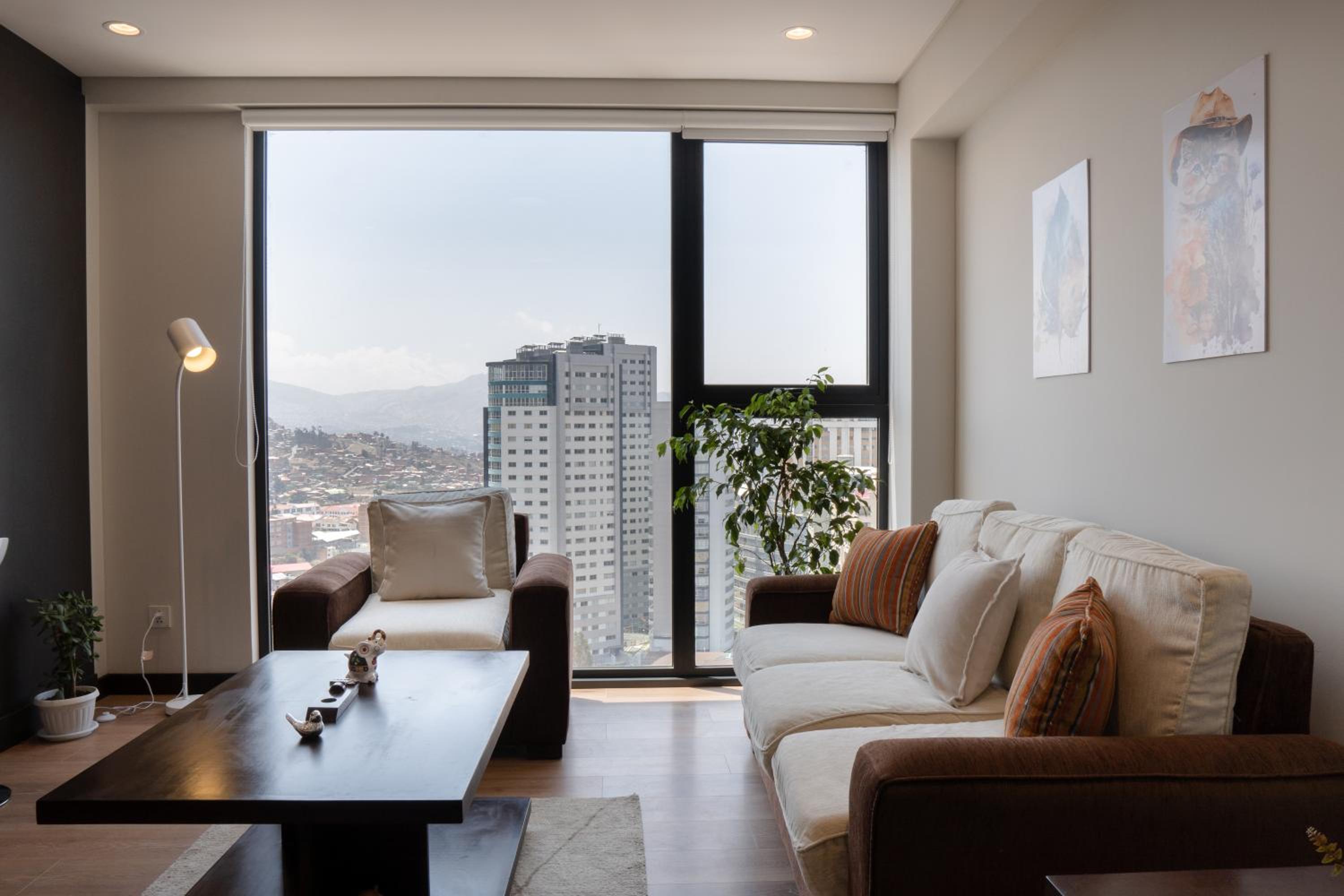 Sky Suites - City Center First Class Apartment