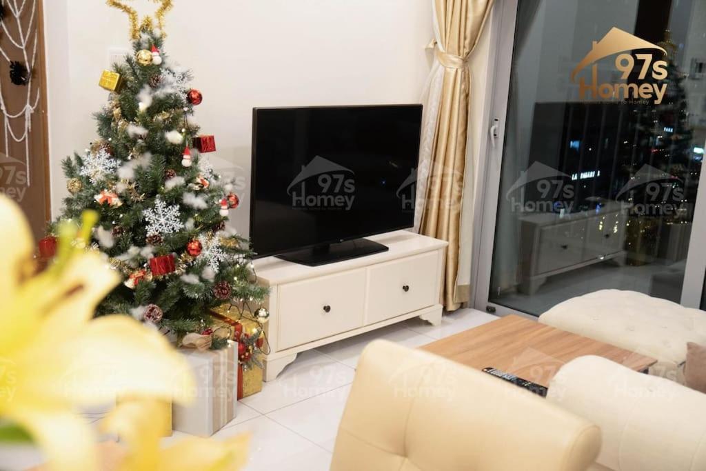 Căn hộ Vinhome cao cấp view Land mark có netflix máy chiếu và bồn tắm