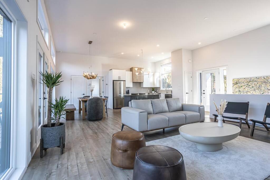 NEW Family Chalet for 12 people and Spa Mont Tremblant
