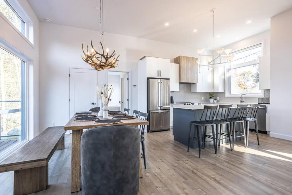 NEW Family Chalet for 12 people and Spa Mont Tremblant