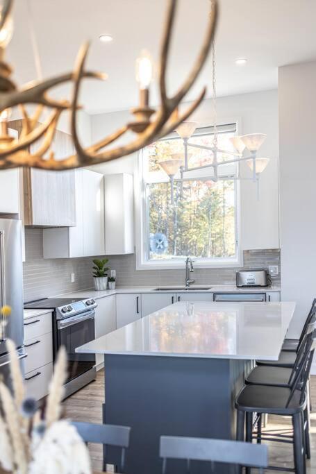 NEW Family Chalet for 12 people and Spa Mont Tremblant