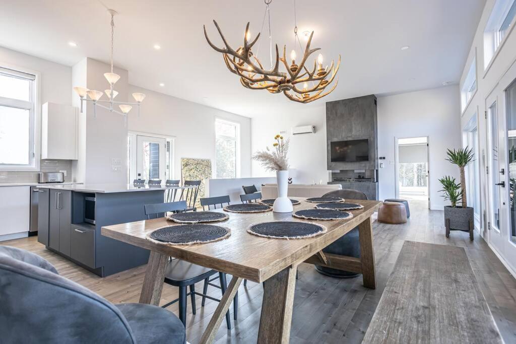 NEW Family Chalet for 12 people and Spa Mont Tremblant