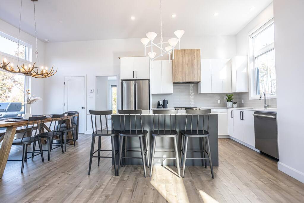NEW Family Chalet for 12 people and Spa Mont Tremblant