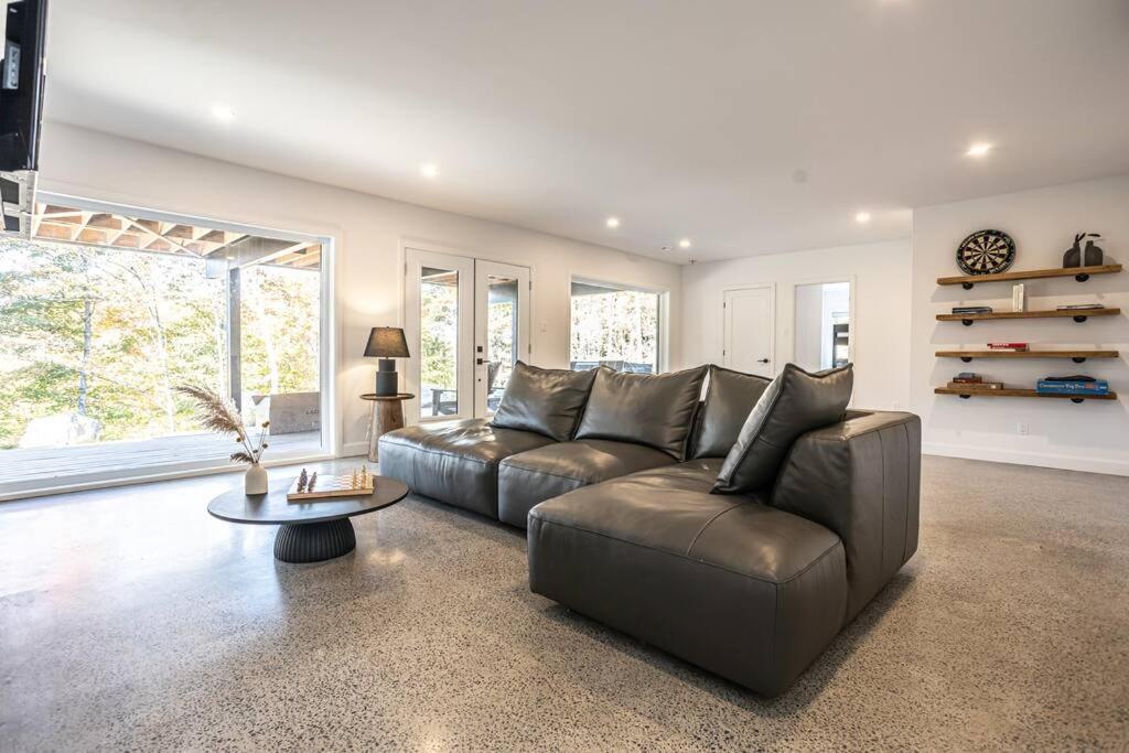 NEW Family Chalet for 12 people and Spa Mont Tremblant