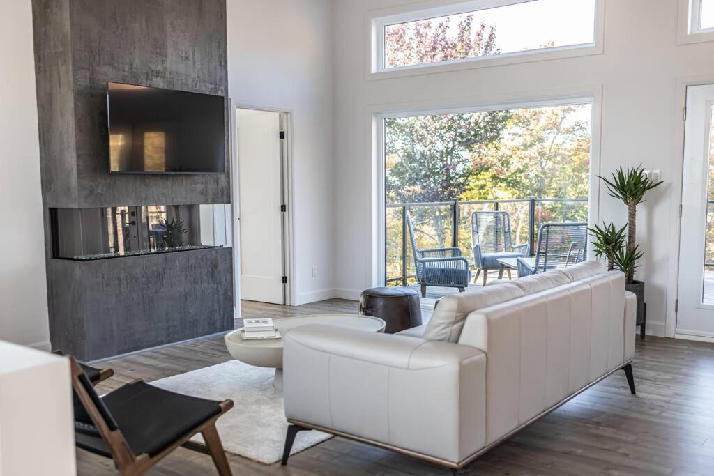 NEW Family Chalet for 12 people and Spa Mont Tremblant