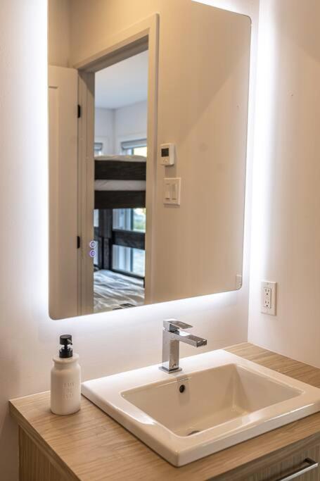 NEW Family Chalet for 12 people and Spa Mont Tremblant