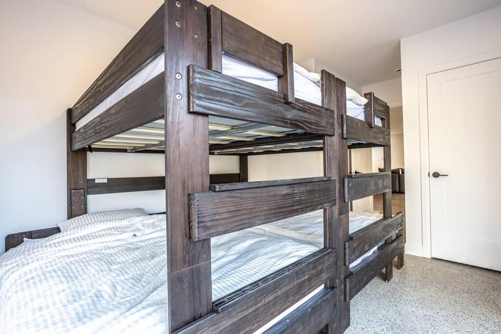 NEW Family Chalet for 12 people and Spa Mont Tremblant