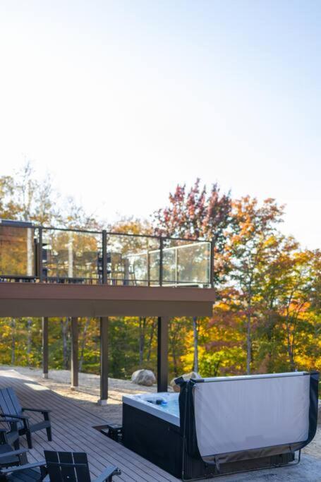 NEW Family Chalet for 12 people and Spa Mont Tremblant