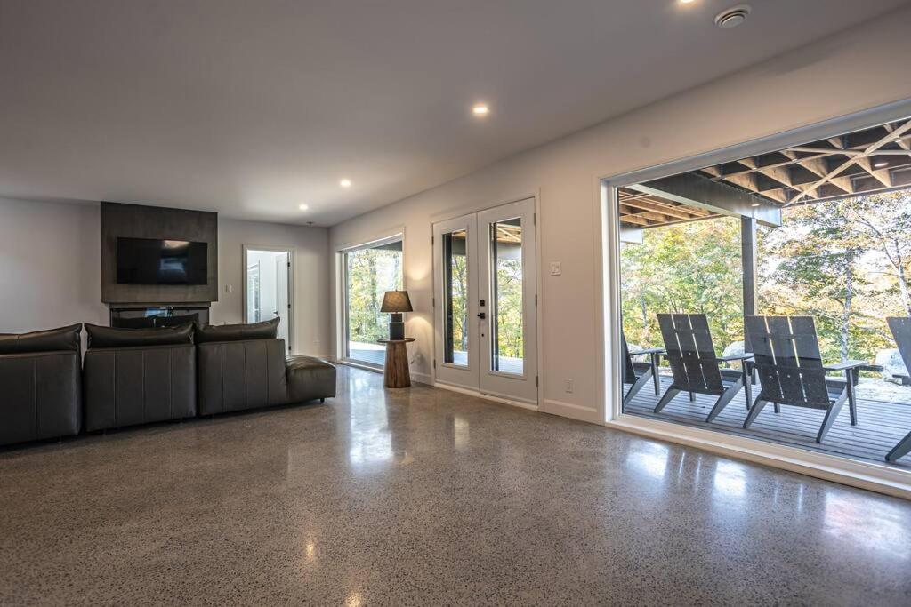 NEW Family Chalet for 12 people and Spa Mont Tremblant