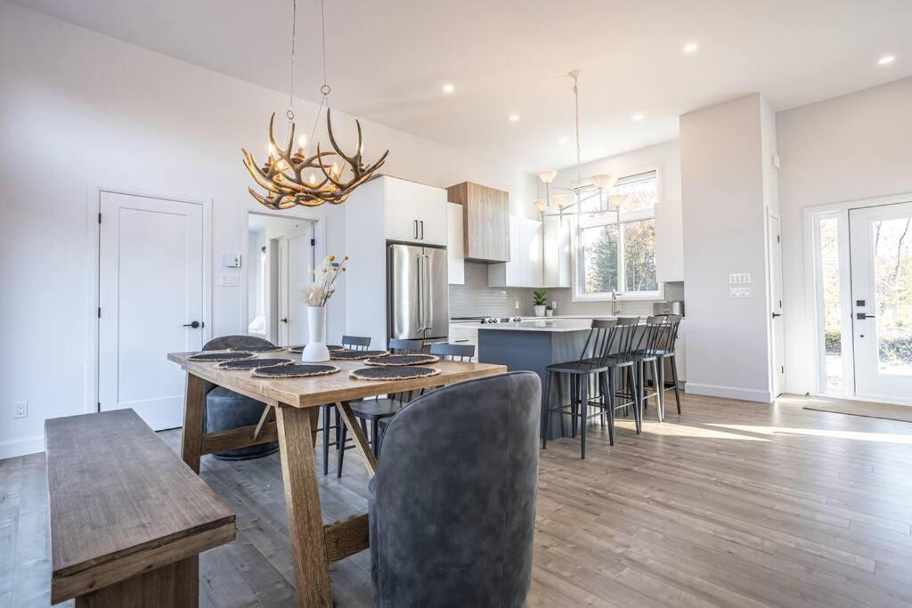 NEW Family Chalet for 12 people and Spa Mont Tremblant