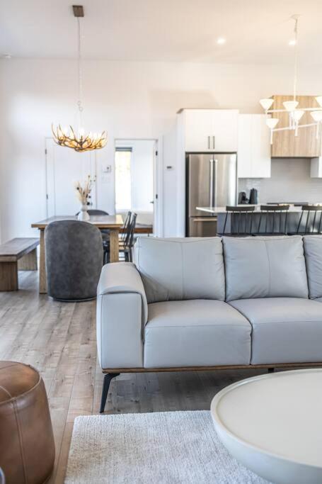 NEW Family Chalet for 12 people and Spa Mont Tremblant