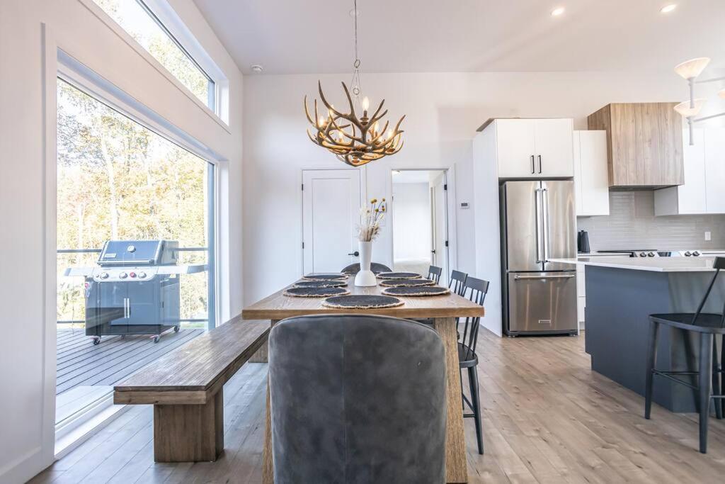 NEW Family Chalet for 12 people and Spa Mont Tremblant