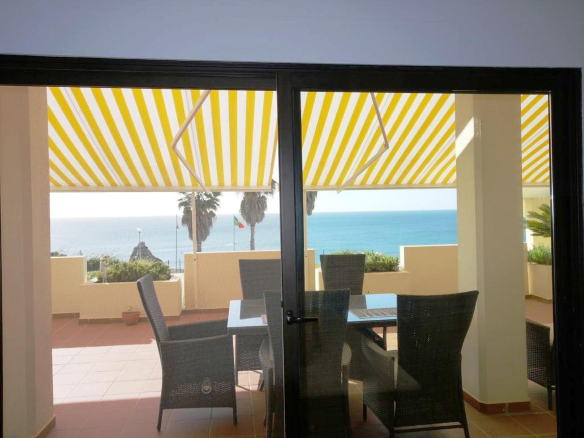 LGS61 T2 Luxuoso e terraco frente praia view 4