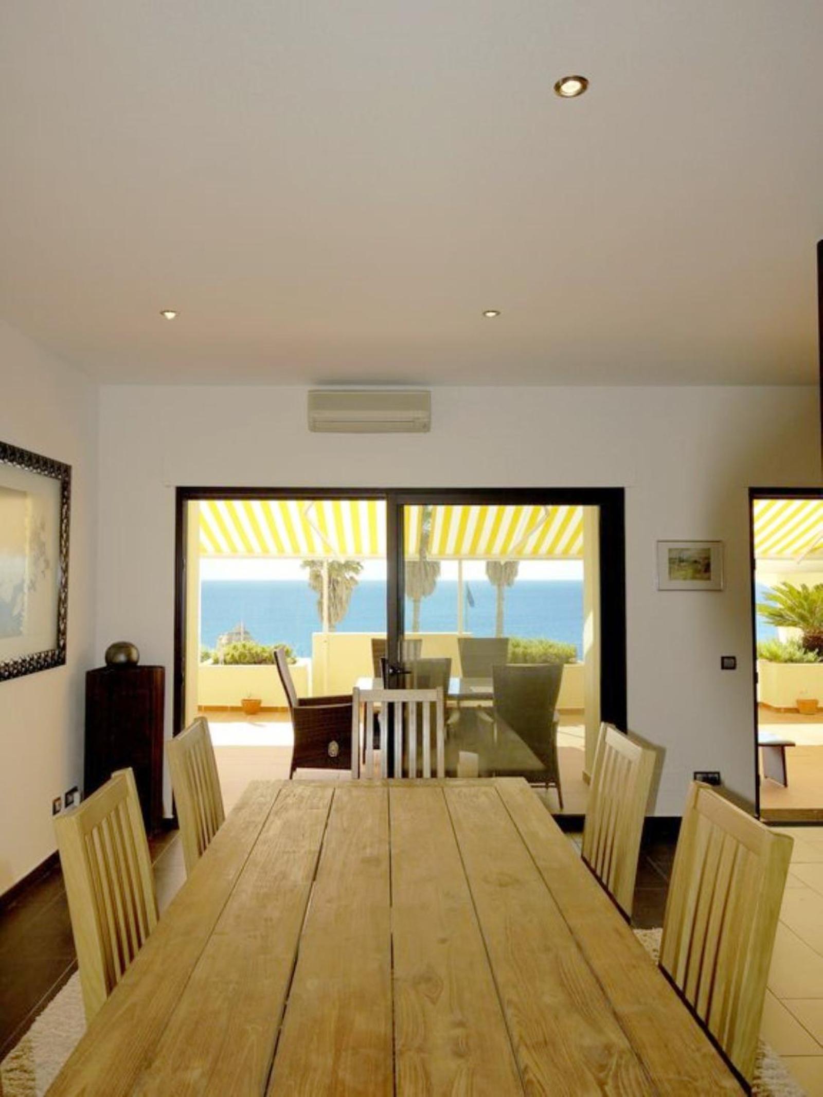 LGS61 T2 Luxuoso e terraco frente praia view 5