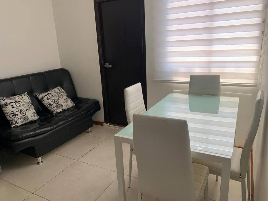 Apartamento cerca del centro comercial Titán. 300