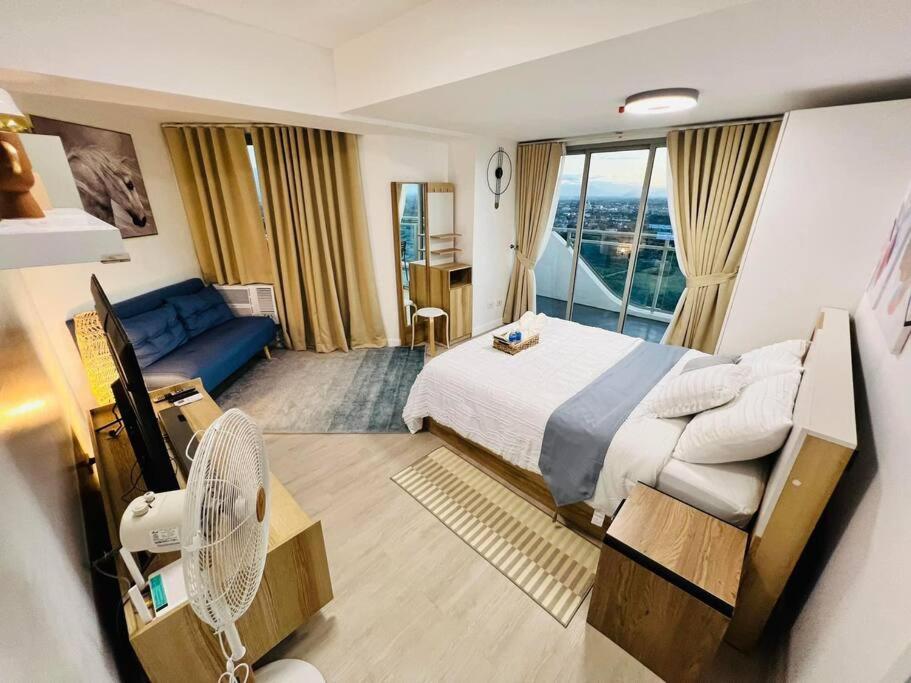 1 BEDROOM Serene Bali at Azure North by THE BALI CORNER AT AZURE NORTH, High Floor, Corner Unit, BIG Balcony with Full View of Beach Resort Amenities view 5