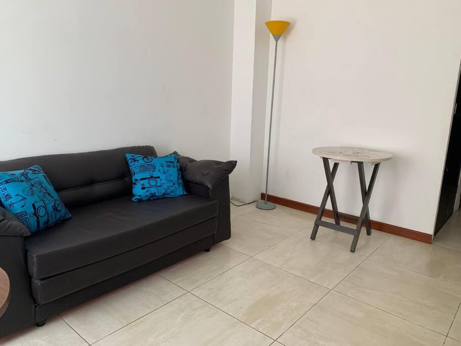 Apartamento cerca del centro comercial Titán. 300