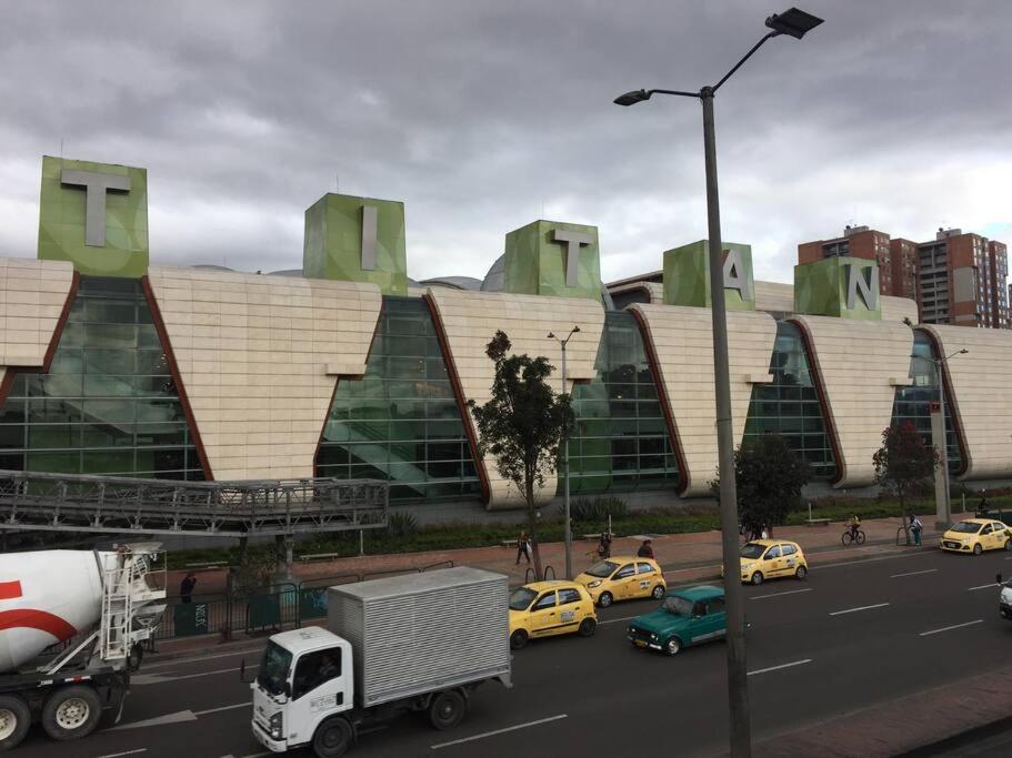 Apartamento cerca del centro comercial Titán. 300
