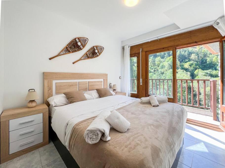 Barthe Holidays I Gran apartamento en el pueblo de Pal 8PAX I Terraza, Vistas al valle, Ideal para familias o grupo, Pet friendly I Rider