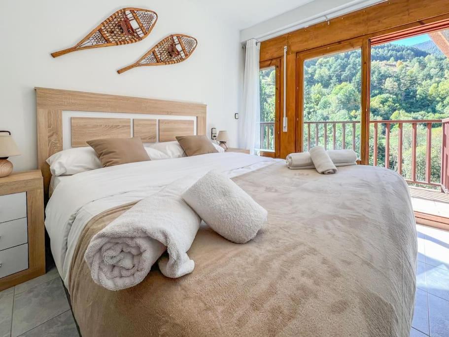 Barthe Holidays I Gran apartamento en el pueblo de Pal 8PAX I Terraza, Vistas al valle, Ideal para familias o grupo, Pet friendly I Rider