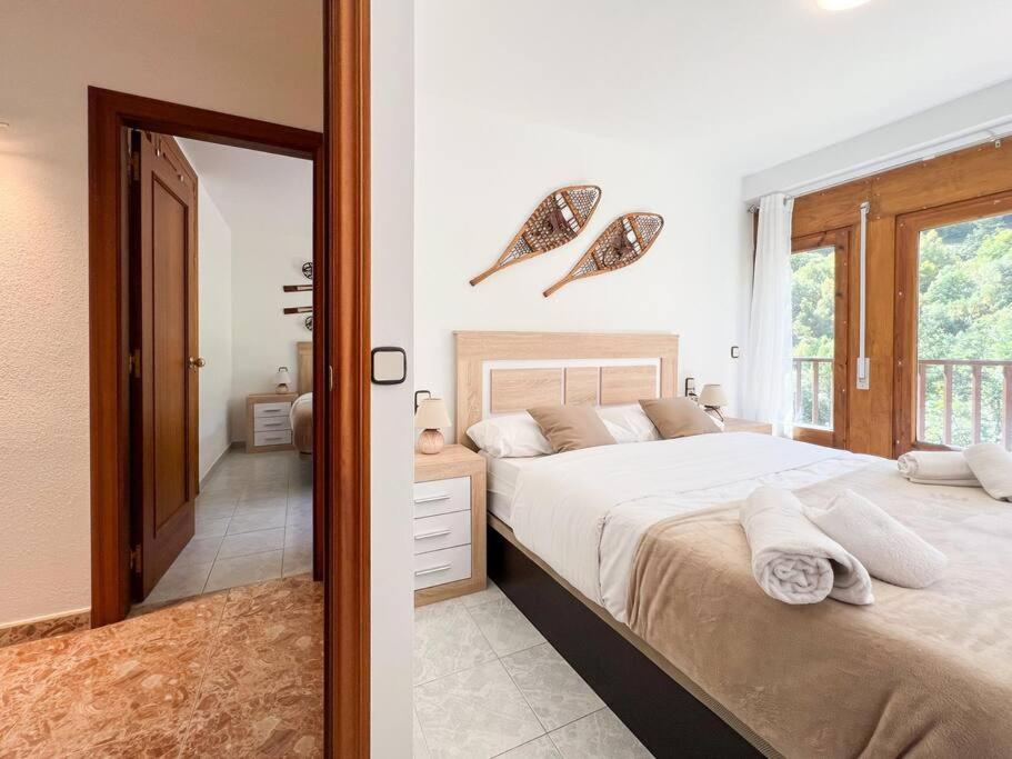Barthe Holidays I Gran apartamento en el pueblo de Pal 8PAX I Terraza, Vistas al valle, Ideal para familias o grupo, Pet friendly I Rider