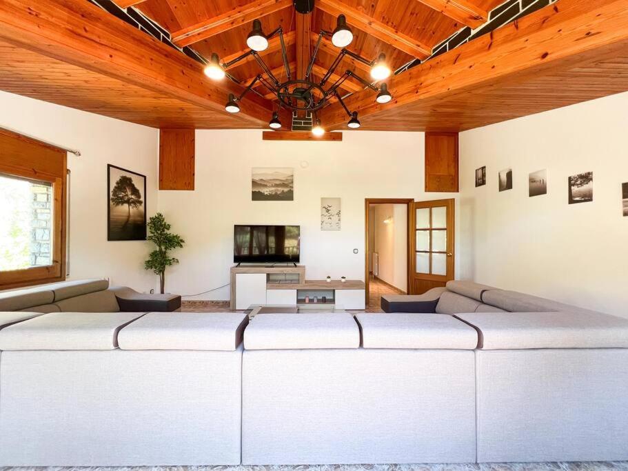 Barthe Holidays I Gran apartamento en el pueblo de Pal 8PAX I Terraza, Vistas al valle, Ideal para familias o grupo, Pet friendly I Rider