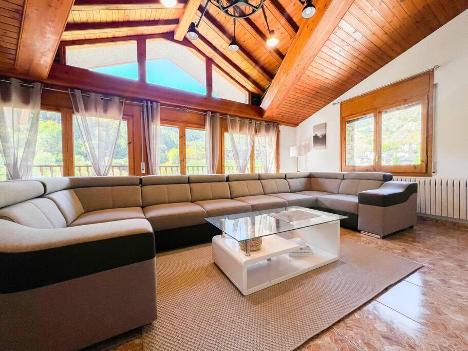 Barthe Holidays I Gran apartamento en el pueblo de Pal 8PAX I Terraza, Vistas al valle, Ideal para familias o grupo, Pet friendly I Rider