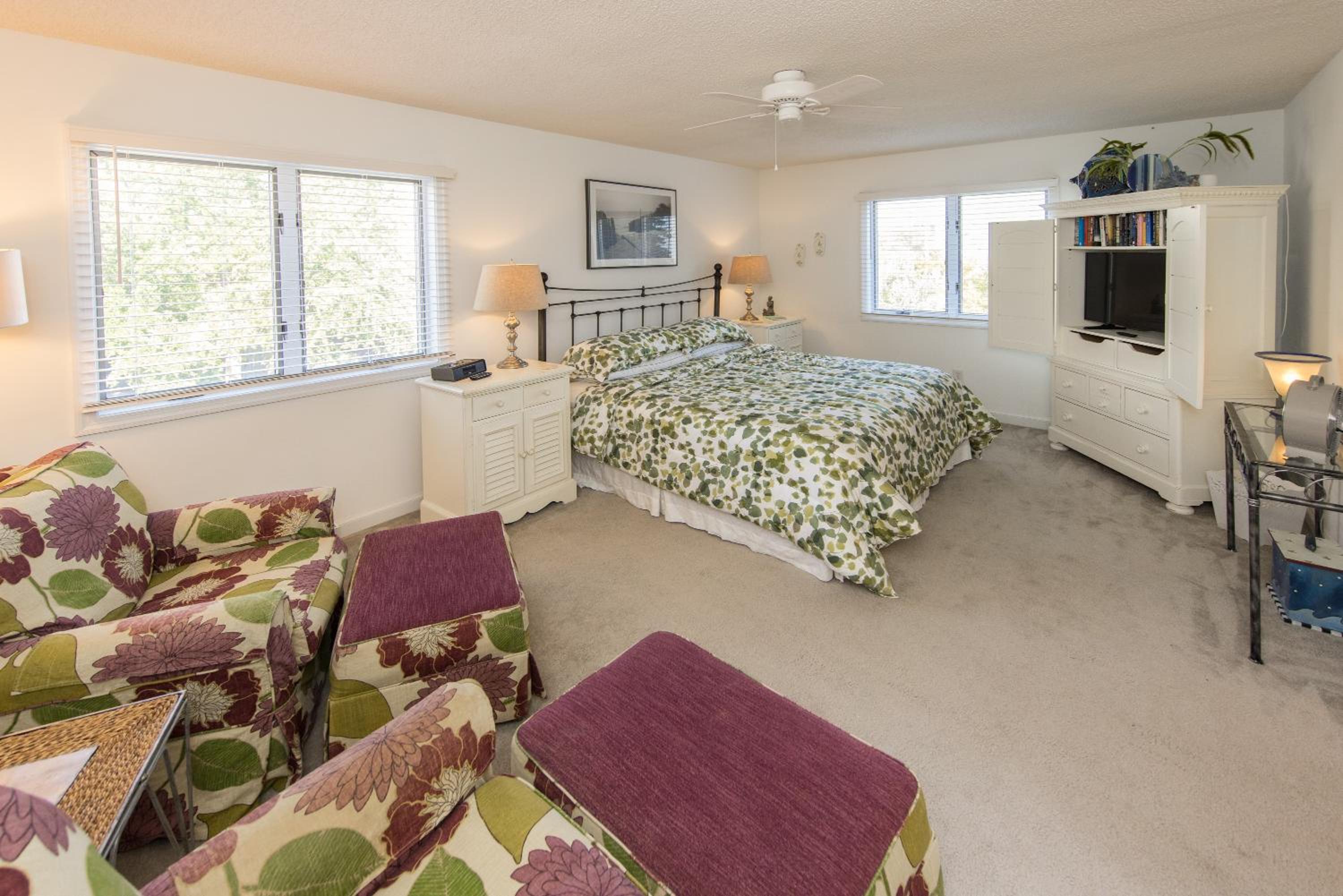 Fairbanks House with beach access just steps from your front door