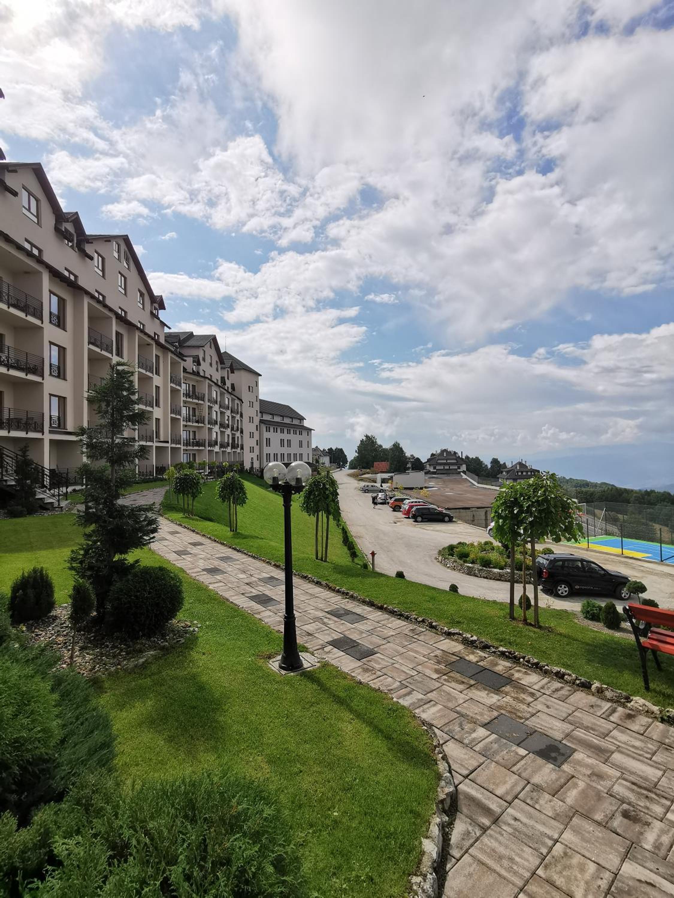 La Vie En Rose - Milmari Resort view 4