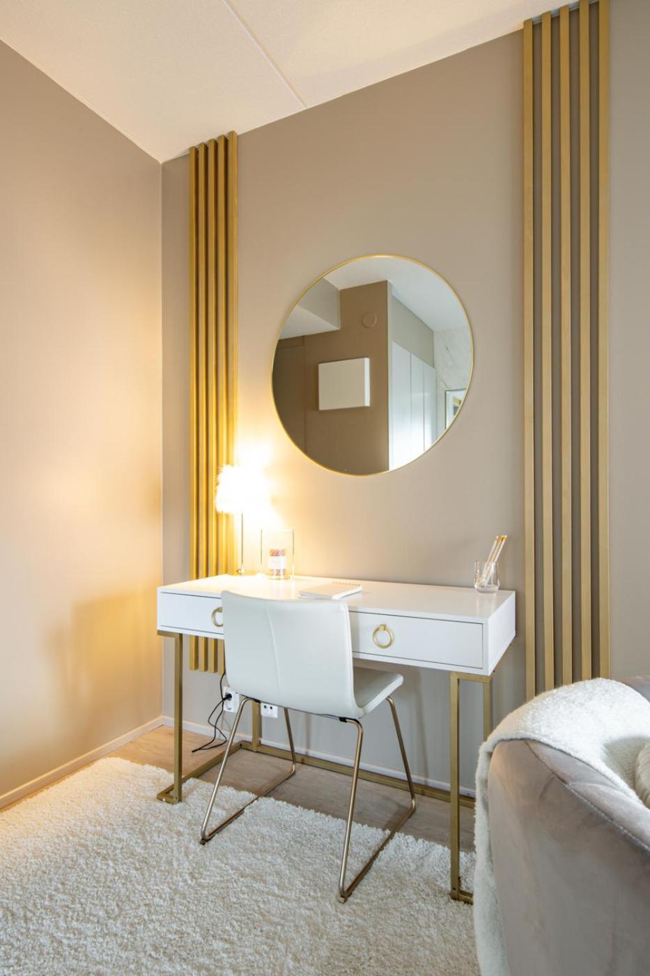 Cozy Room x Aurora Lights view 3