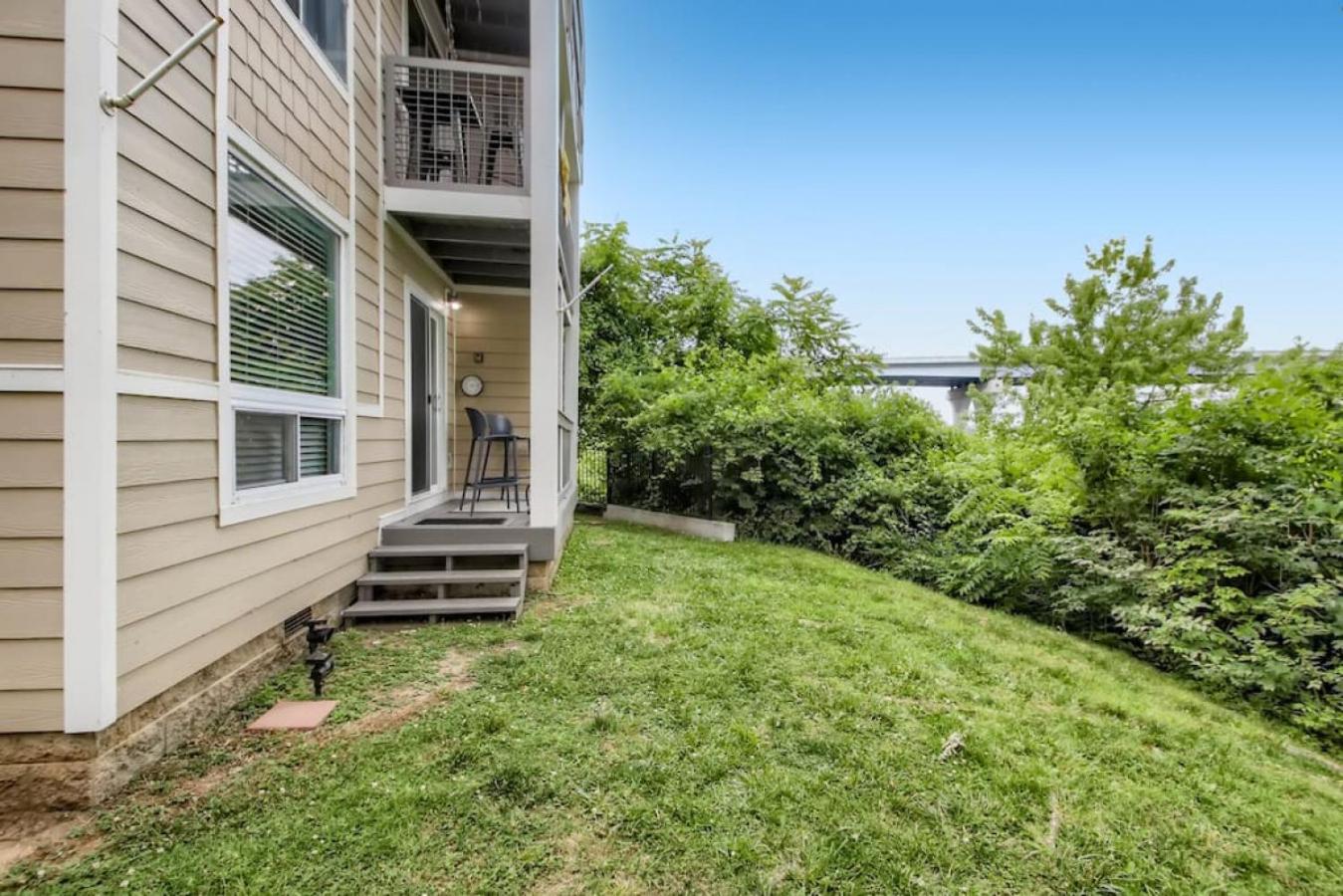 Condo with Pool and Free Parking Walk Downtown & Germantown view 5